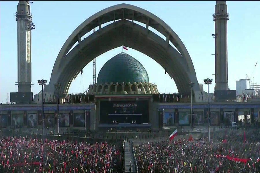   فيديو| حشود غير مسبوقة في مصلى طهران: ملحمة شعبية تجسد الوفاء للقائد الشهيد