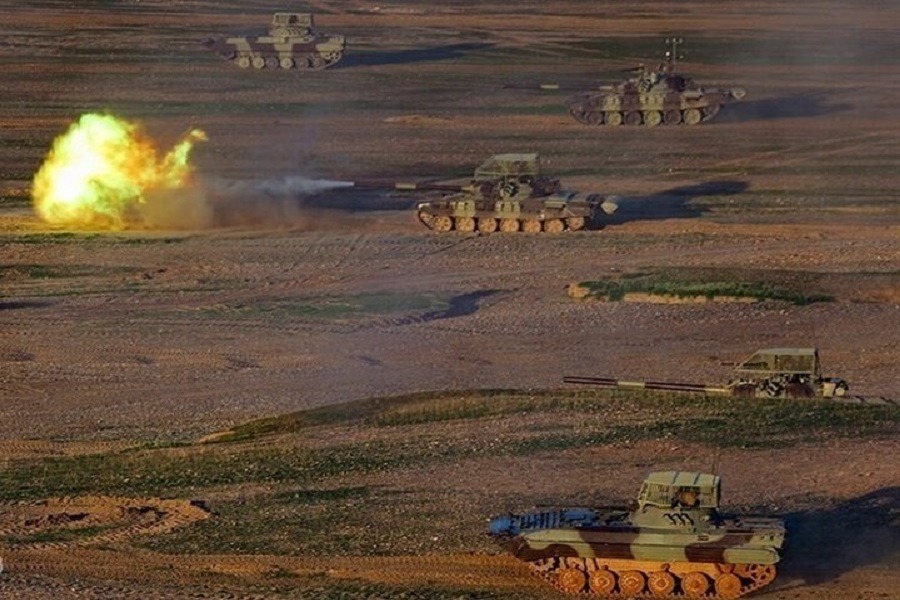 الحرس الثوري يجري مناورات بريّة مركبة في السواحل الجنوبية لإيران