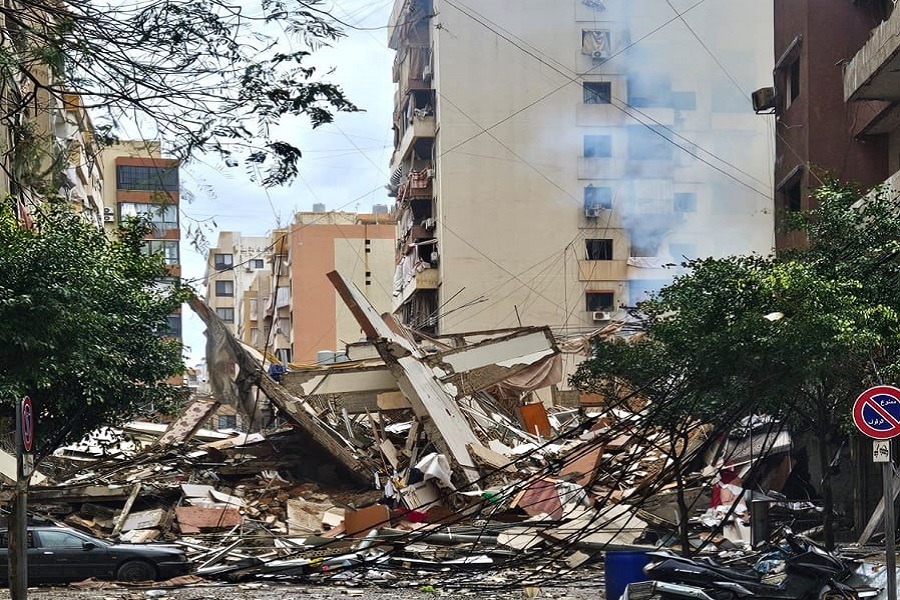 نجاة فريق الكشف في بلدية حارة حريك من انهيار مبنى متصدع 