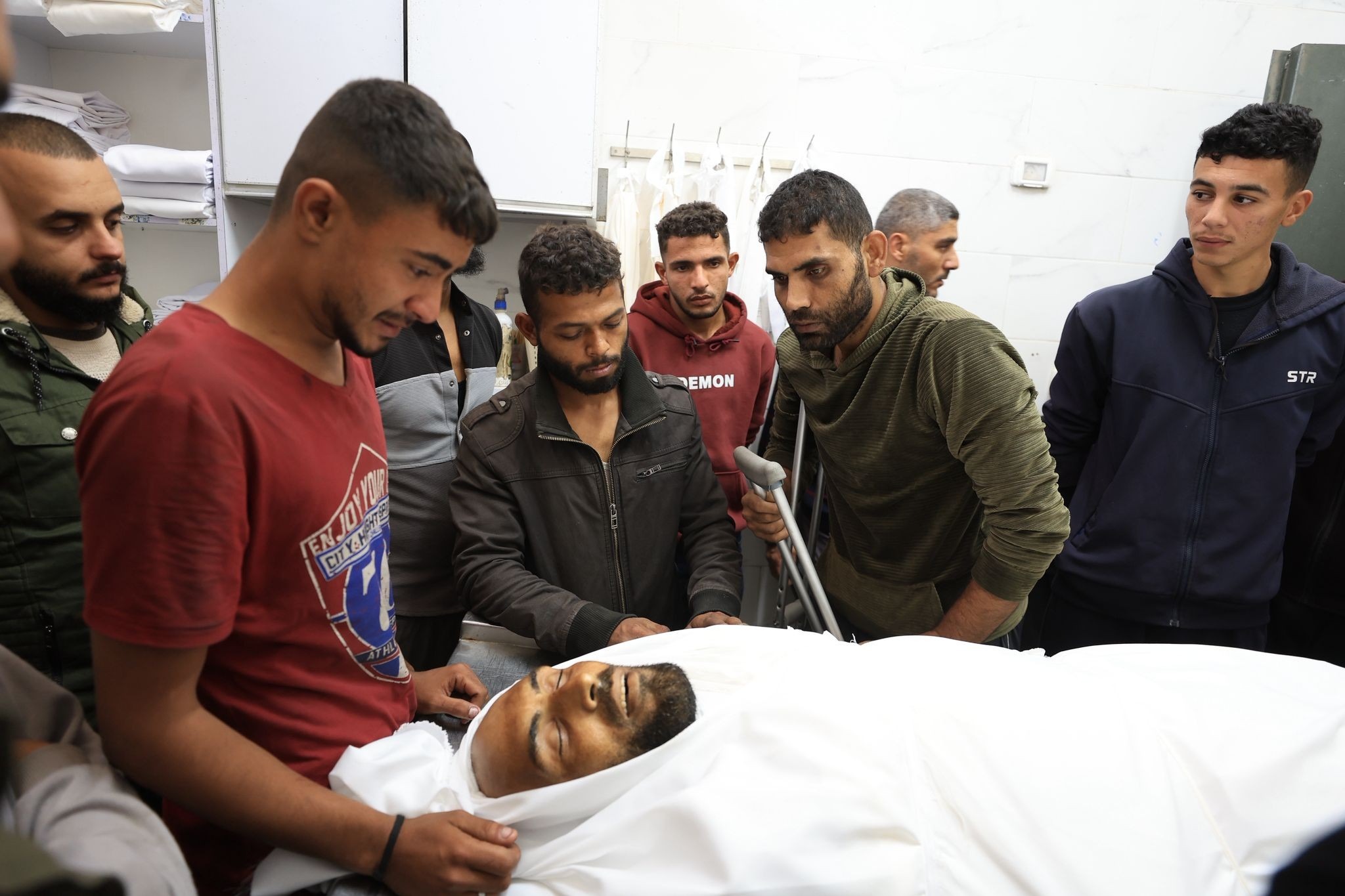 قوات الاحتلال تواصل خرق الهدنة في غزّة: غارات مكثفة على رفح وخان يونس