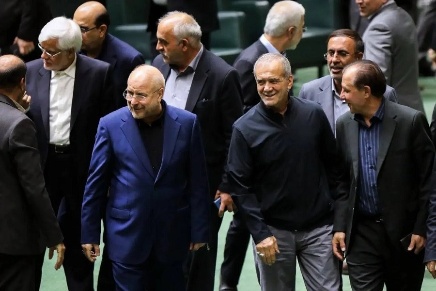 رسائل وحدة من طهران: شعب واحد.. قائد واحد.. وطريق واحد لنصر إيران