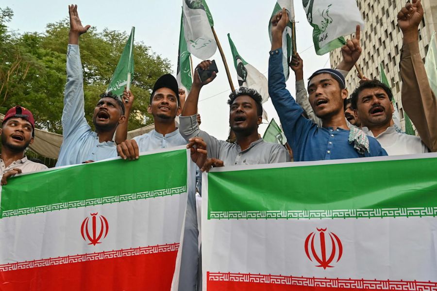 باكستان تؤكد دعمها لإيران واستعدادها للدفاع عنها