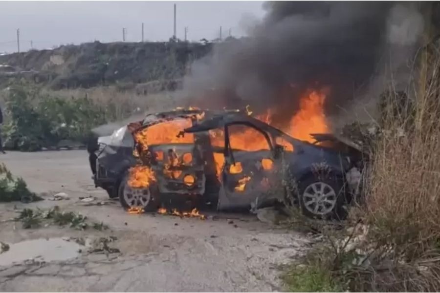 الاحتلال يواصل عدوانه.. شهيدان جراء استهداف سيارتيهما في الجنوب