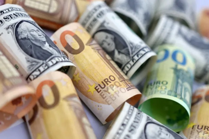 اضطراب عالمي في الأسواق بعد قرارات ترامب الجمركية وحكم المحكمة العليا