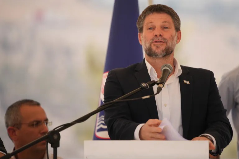 سموتريتش يأمر بهدم فوري لمبانٍ فلسطينية في محيط عملية الخليل