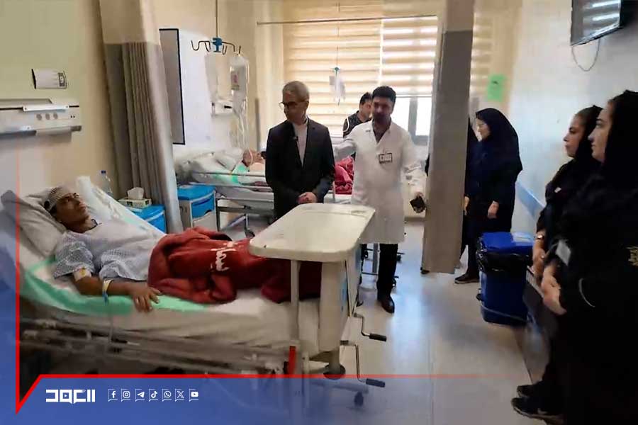 المتحدث باسم الخارجية الإيراني يزور جرحى العدوان 