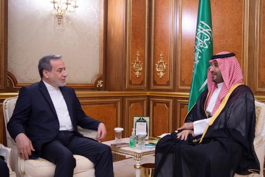 وزير الخارجية الإيراني شكر ولي العهد السعودي على إدانة بلاده العدوان