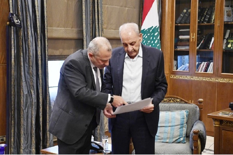  مذكرات جلب سياسية إلى القصر: الرئيس بحاجة إلى دعمكم!
