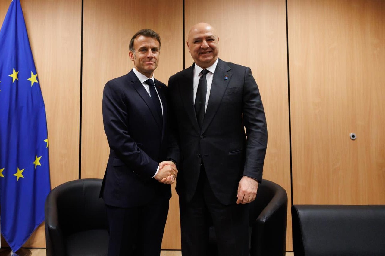 قبرص| رئيس الجمهورية جوزاف عون يلتقي في هذه الأثناء الرئيس الفرنسي ايمانويل ماكرون قبيل افتتاح القمة الأوروبية غير الرسمية في نيقوسيا بقبرص
