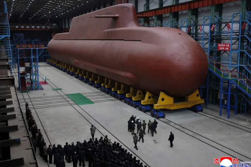 كوريا الشمالية تختبر صواريخ بعيدة المدى