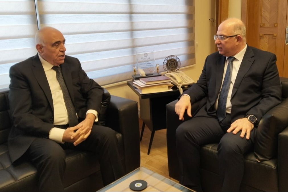 وزير العمل يبحث مع نقيب المحررين رسم انتساب الصحافيين إلى الضمان الاجتماعي