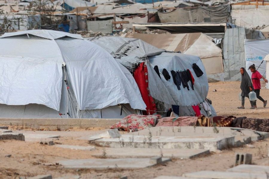 آلاء شبات النازحة من مدينة غزة: سألد في المقبرة بلا مستلزمات للولادة