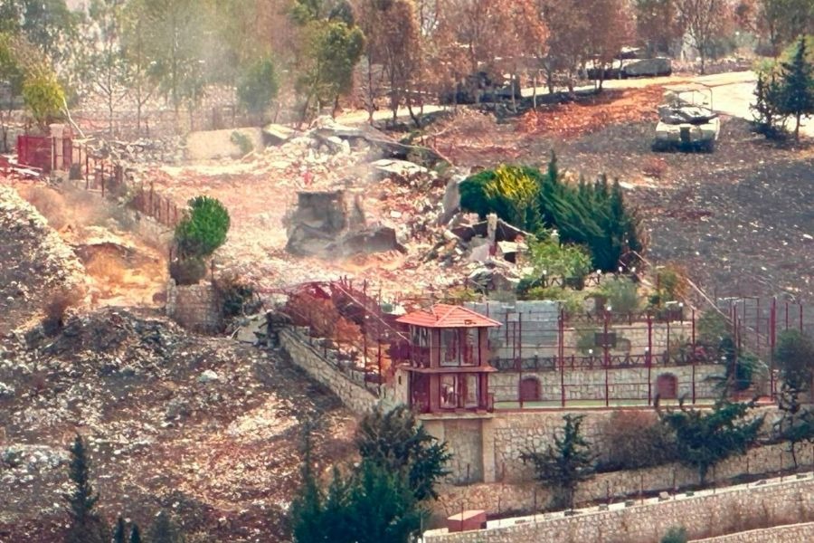 تقدم جرافة ودبابة ميركافا 