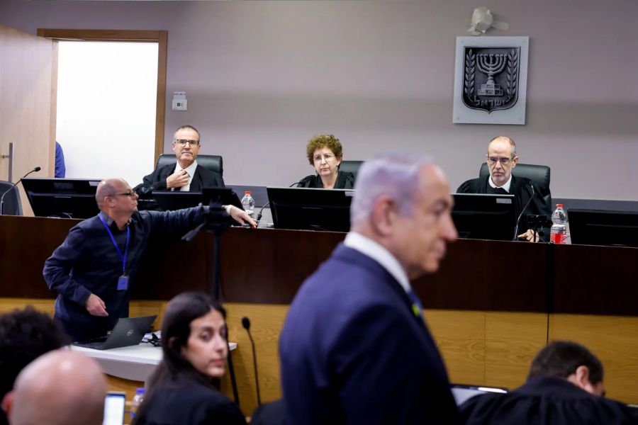 محلل صهيوني مُهاجمًا تهرُّب نتنياهو من المحاكمة: نتجه لمزيد من الانحدار