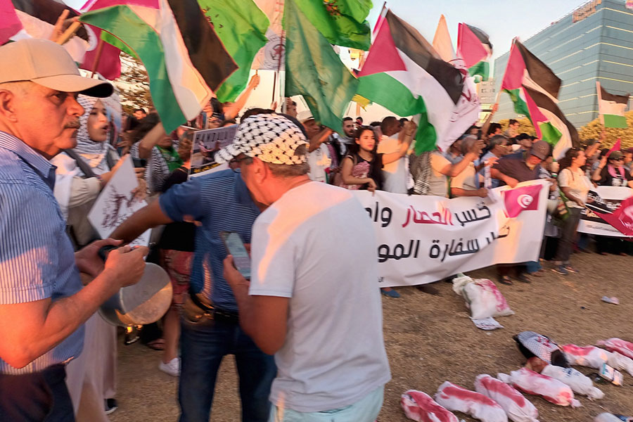 رفضًا للمجاعة في غزة.. مئات التونسيين يشاركون بالاعتصام أمام السفارة الأميركية