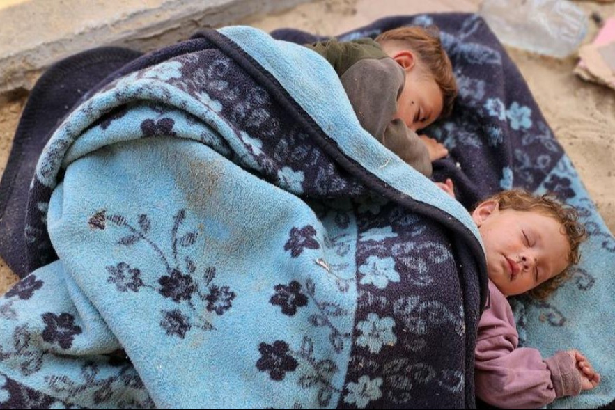 93 يومًا من العدوان المتجدد على غزة: ارتفاع عدد وفيات البرد إلى 21