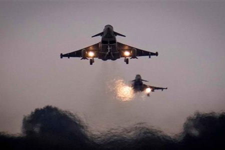 بريطانيا وفرنسا تنفذان ضربات جوية مشتركة ضدّ 