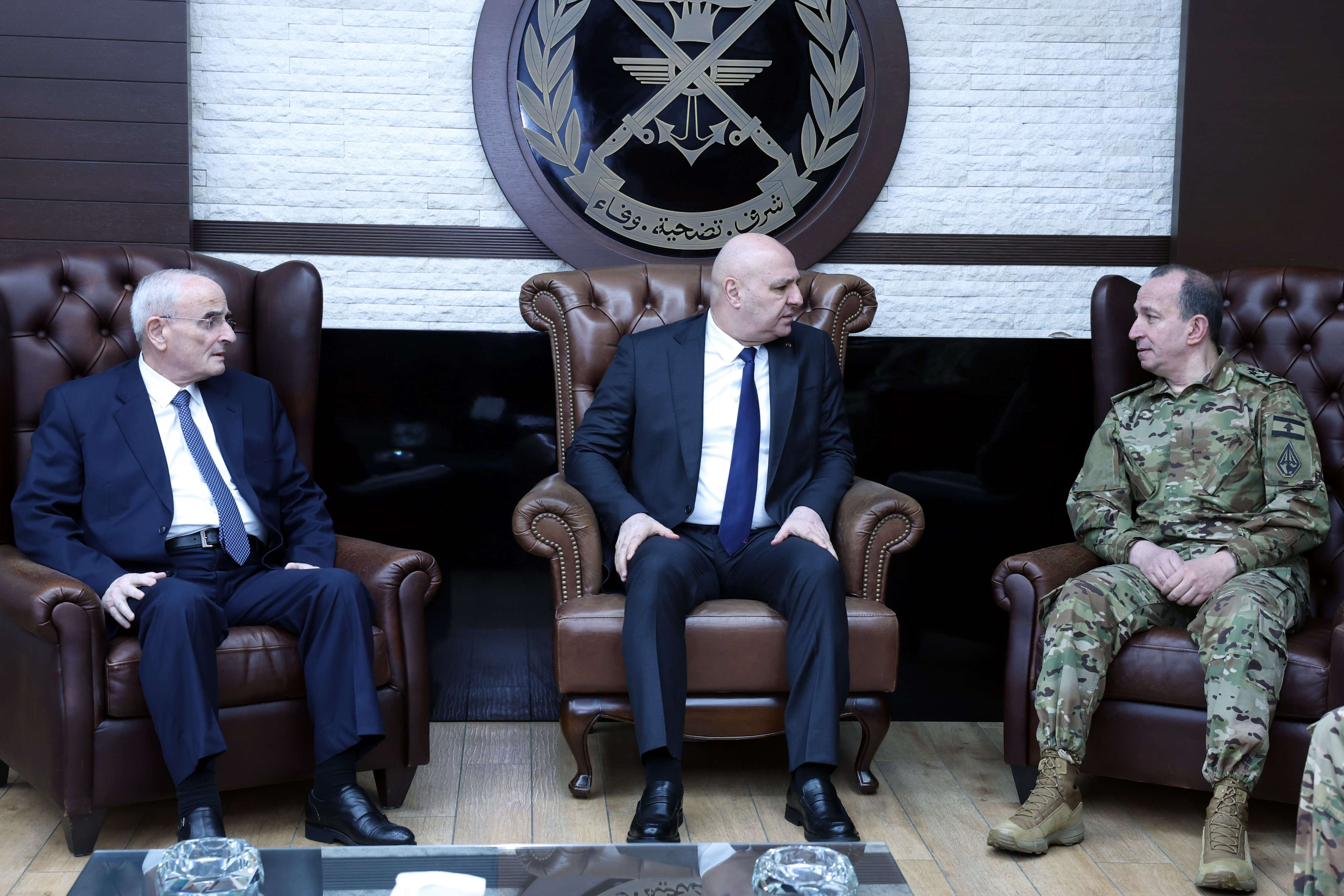 الرئيس عون زار قيادة الجيش والعماد هيكل: لن نعمل إلّا لمصلحة لبنان