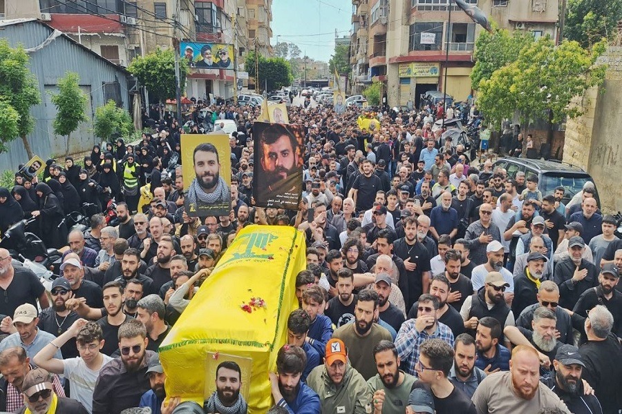 بالصور| حزب الله يشيّع 4 شهداء في روضتي 