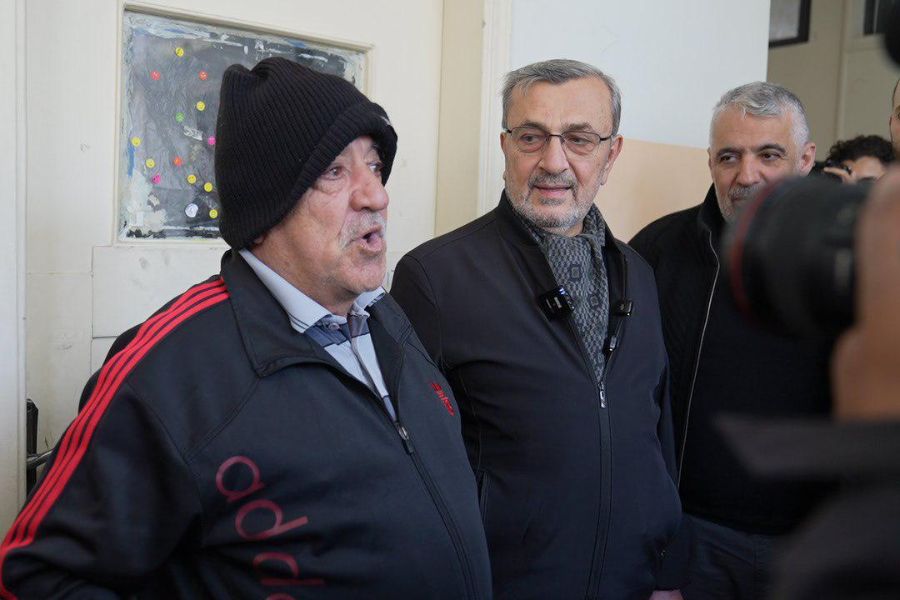 جولة لعز الدين على النازحين في مدارس بيروت: الميدان هو الذي يحدّد النتائج