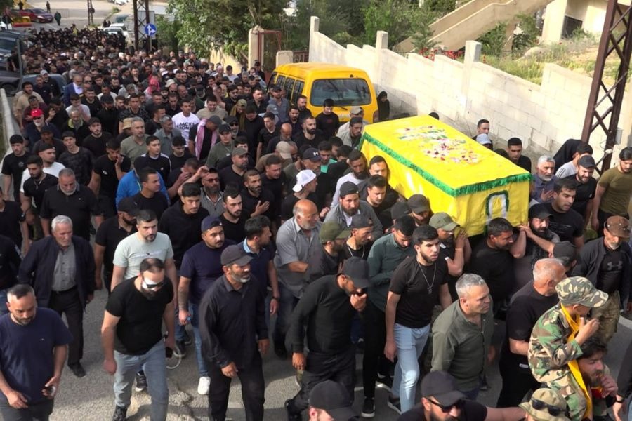 المقاومة الإسلامية تشيع الشهيد فتى صقر حيدر في موكب حاشد في يونين