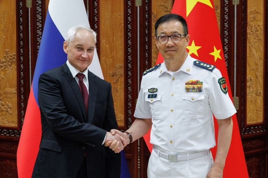 محادثات بين وزيري الدفاع الروسي والصيني تناولت 