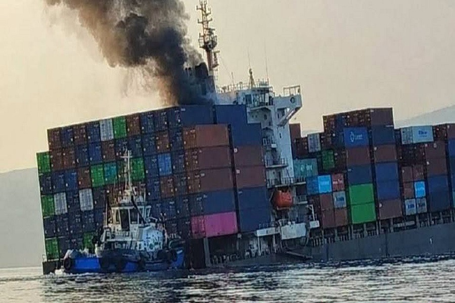 غرق سفينة حاويات بعد اصطدامها بلغم بحري جنوب مضيق هرمز