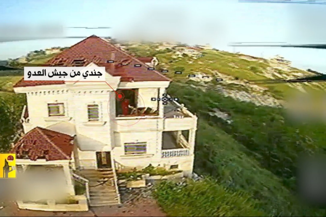 فيديو| استهداف المقاومة الإسلامية جنديًا من جيش العدو في بلدة الطيبة بمحلقة انقضاضيّة