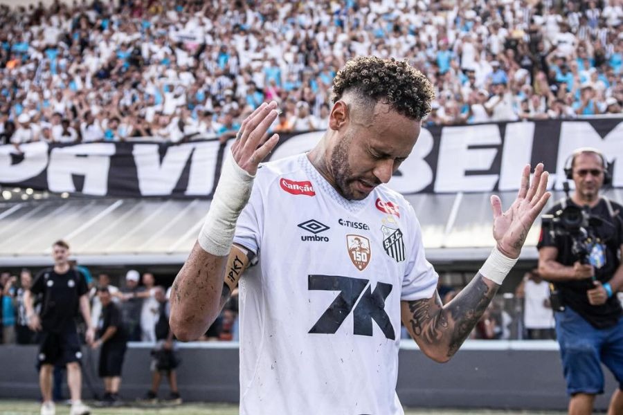 بعد إنقاذ سانتوس من الهبوط.. نيمار يعلن خضوعه لعملية جراحية ويستعد لكأس العالم