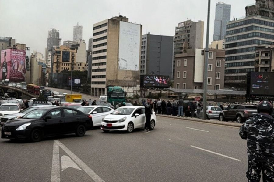 احتجاجات ورفض شعبي واسع لقرار رفع الضرائب وارتفاع أسعار البنزين 