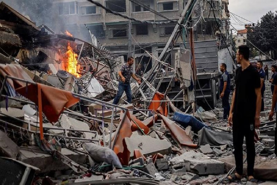 جرحى في قصف الاحتلال منزلًا قرب مخيم حلاوة في جباليا البلد شمال غزة