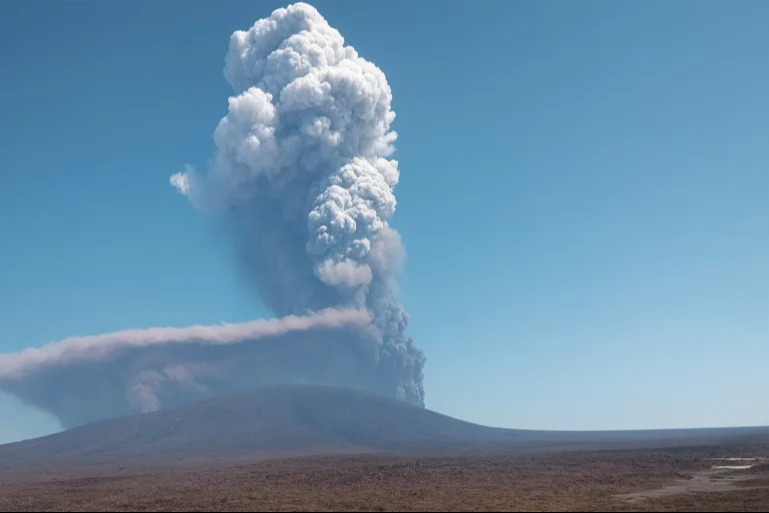 انفجار ضخم لبركان 