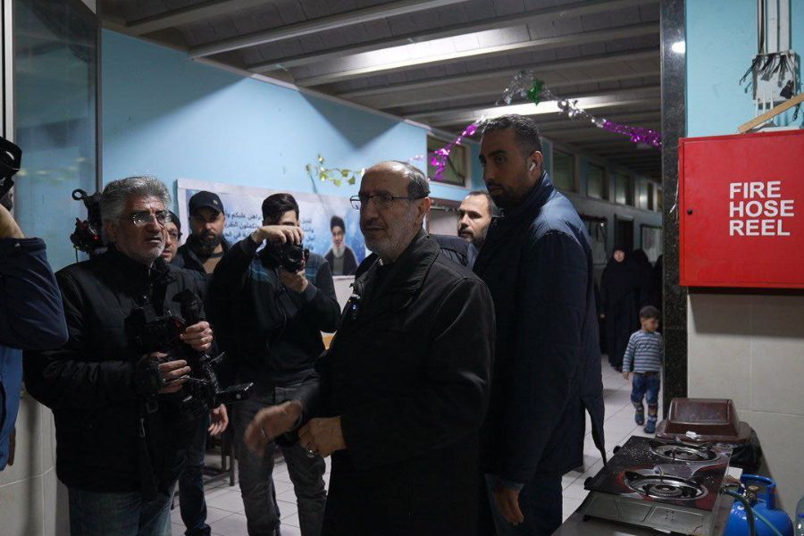 الموسوي يجول على النازحين في مدارس بيروت: على بعض المسؤولين أنْ يكونوا بمستوى الشعب 