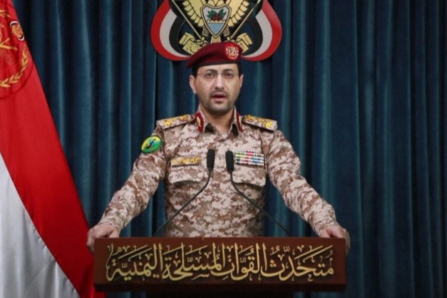 القوات المسلحة اليمنية تستهدف مطار اللد بصاروخ 