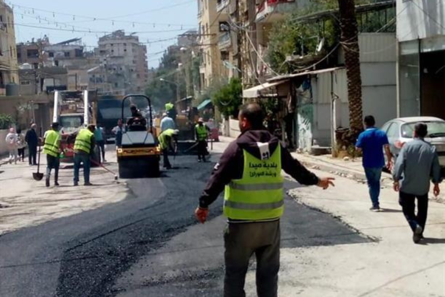 زحمة خانقة شمال صيدا بسبب أعمال التزفيت في توقيت عطلة نهاية الأسبوع