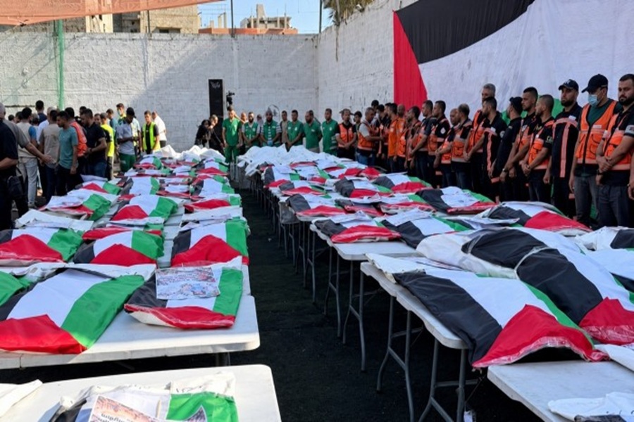 بعد 3 سنوات من العثور عليها.. تشييع رفات 75 شهيدًا في غزة