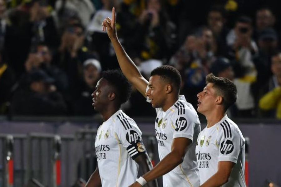 هاتريك مبابي يقود ريال مدريد لاكتساح كايرات ألماتي بخماسية في دوري الأبطال