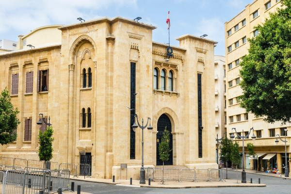 جلسة تشريعية في مجلس النواب وقانون الانتخاب الغايب الحاضر