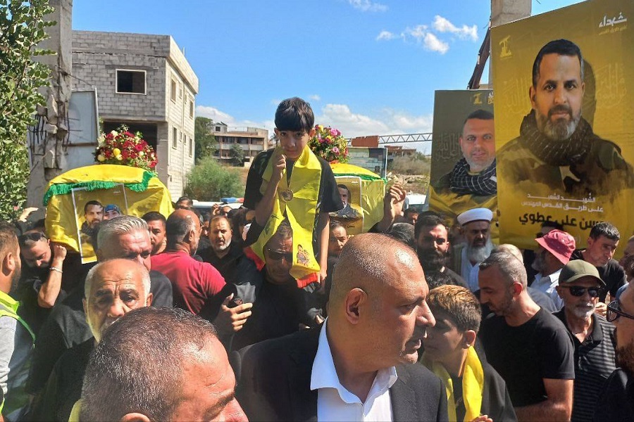 حزب الله وجماهير المقاومة يشيّعون الشّهيدين حسن عطوي وعقيلته زينب رسلان في كفر كلا