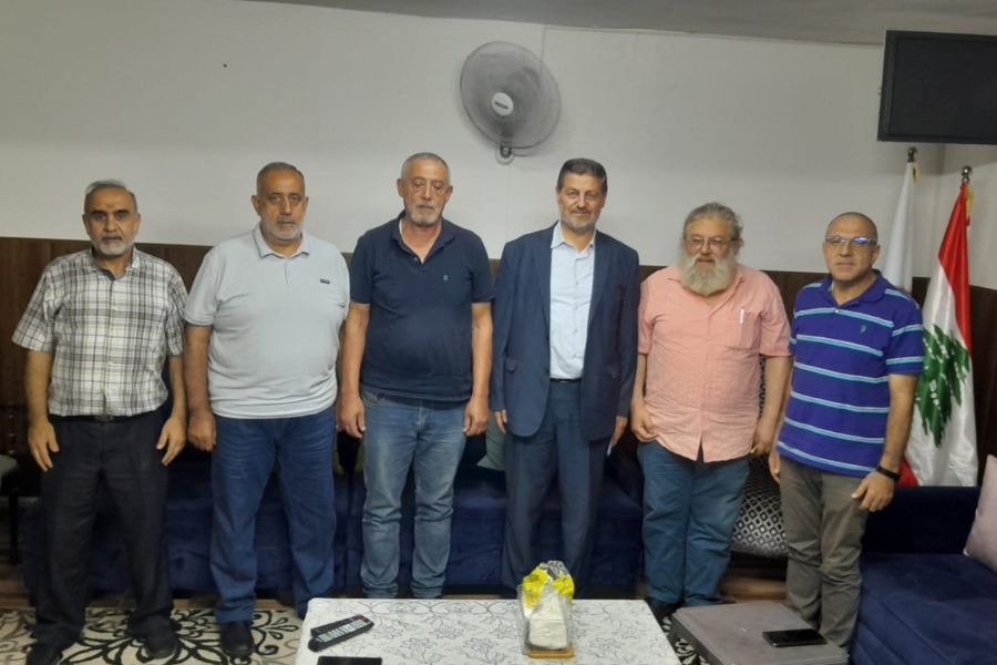 لقاء بين 
