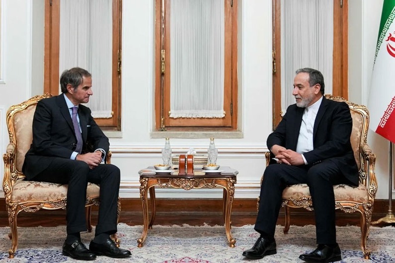 عراقجي يؤكد لغروسي تركيز طهران على إعداد إطار منسّق لدفع المحادثات مع واشنطن