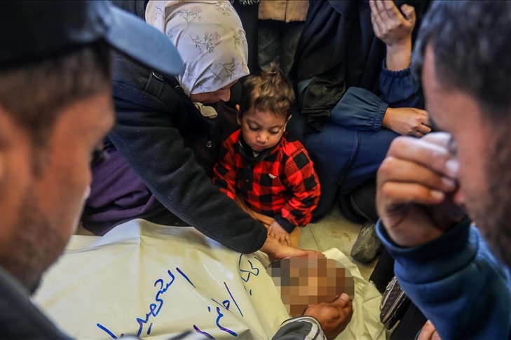 بعد 100 يوم على وقف إطلاق النار بغزة.. حماس توثّق 1298 خرقًا للاحتلال