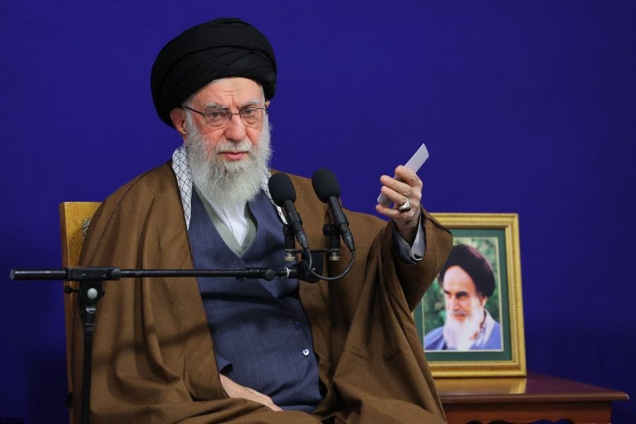 الإمام الخامنئي: الحوزة العلمية في مشهد مدينة لآية الله ميلاني