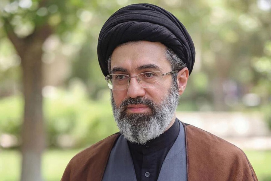 السيد مجتبى الخامنئي: القوات المسلحة الإيرانية والشعب سيواصلون طريق المقاومة