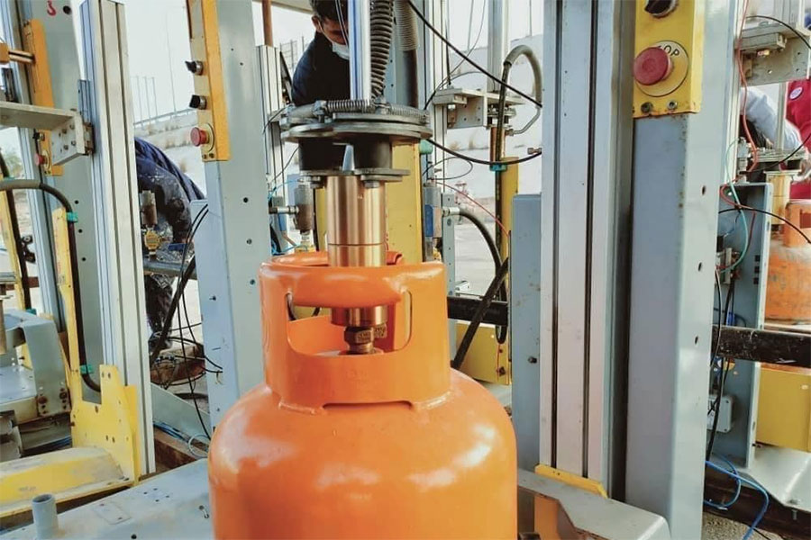 طرابلس تختنق والأهالي وأصحاب المحطات يصرخون: من أين نؤمن الغاز؟