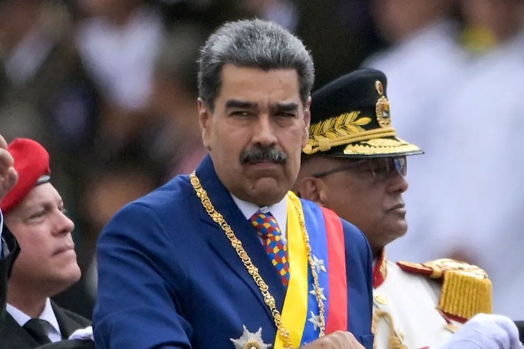 مادورو يؤكّد إجراؤه اتّصالًا هاتفيًا مع ترامب ويصفه بـ