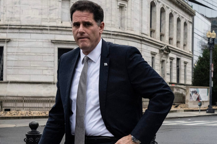 رون درمر يظهر مجدّدًا بعد استقالته.. والعنوان التنسيق الأمني مع واشنطن