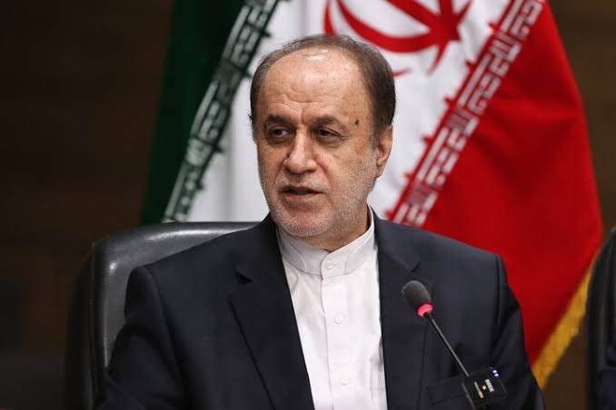 نائب رئيس البرلمان الإيراني: رسوم عبور مضيق هرمز يجب دفعها بالريال الإيراني 