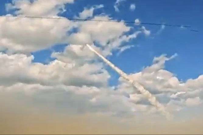   بنداء لبيك يا خامنئي.. صلية ثقيلة من الحرس الثوري تجاه  أهداف أمريكية صهيونية