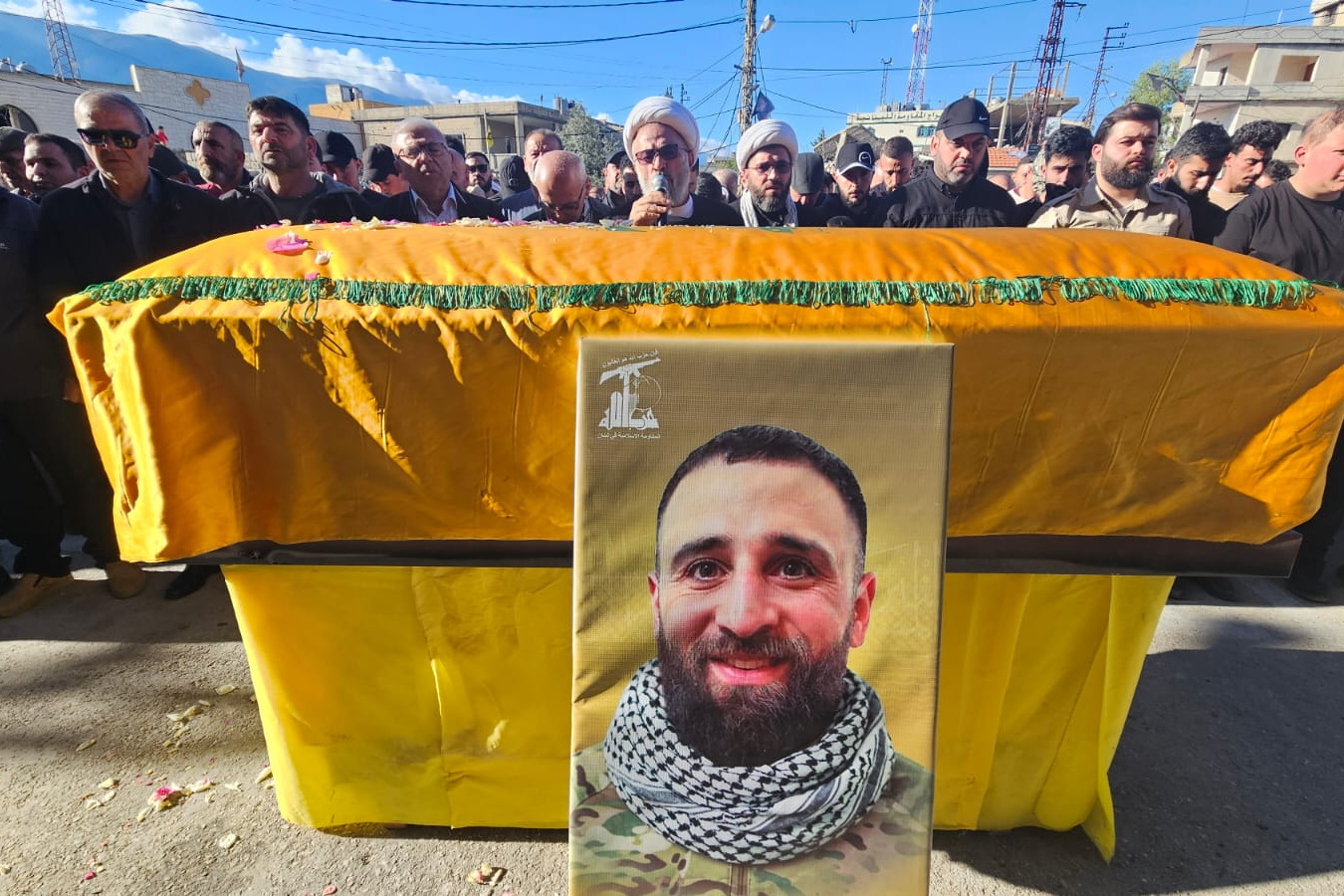 حزب الله وجمهور المقاومة يشيعان الشهيد المجاهد حسن أكرم الخشن في البقاع الغربي